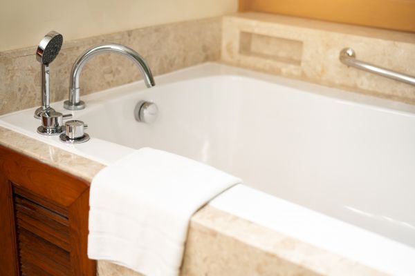 Cost of Tub Faucet Repair in Tucson